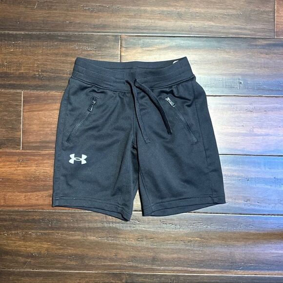 Under Armou Boys Shorts - Picture 1 of 4